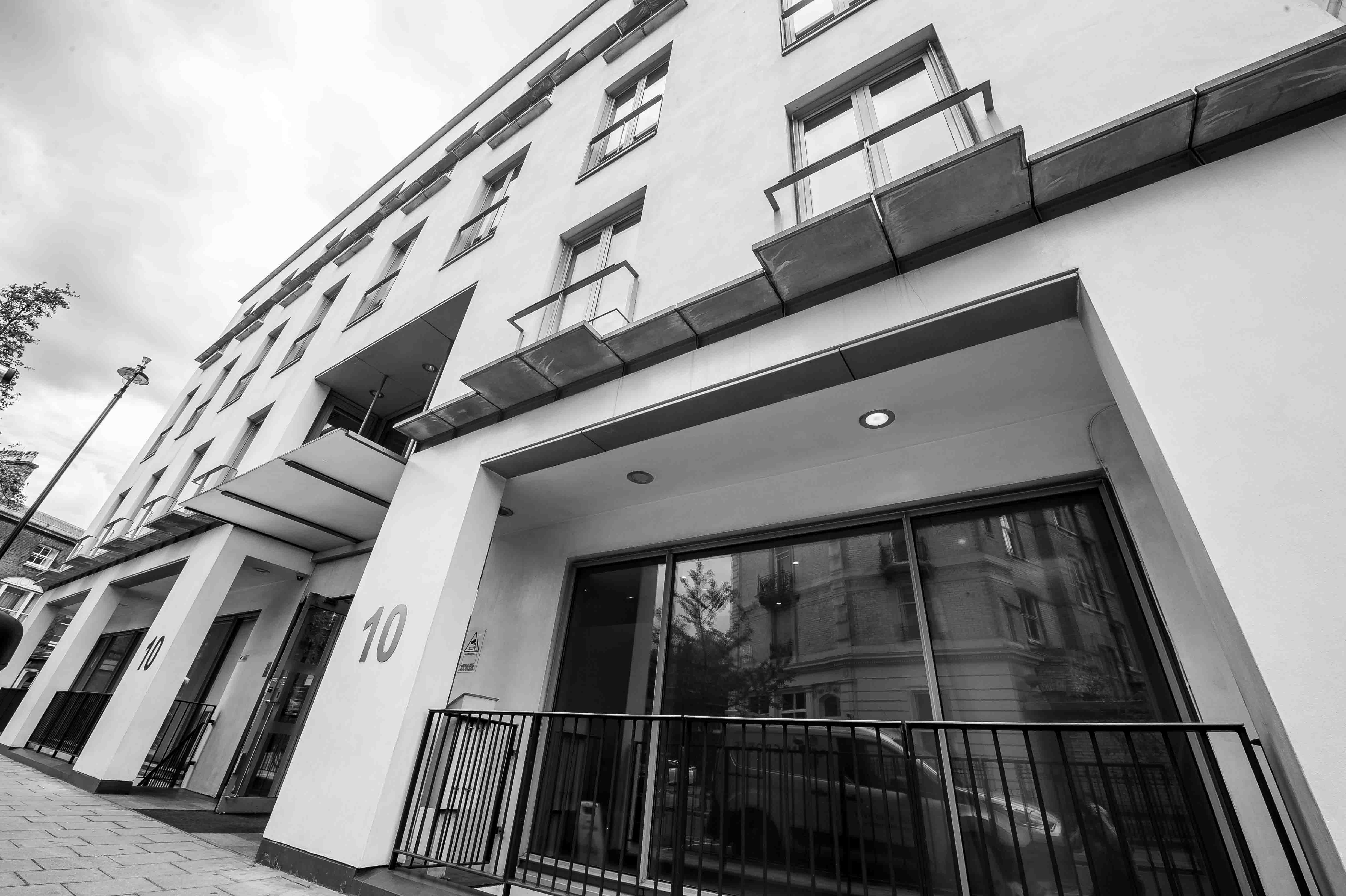 Lower Grosvenor Pl